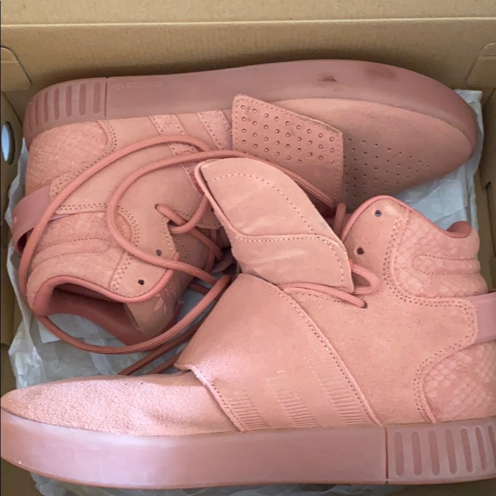 Adidas Tubular invader w/strap size 7.5 women’s ✨